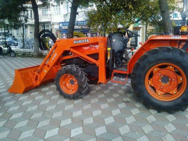 Traktör kepçe Kubota (35)