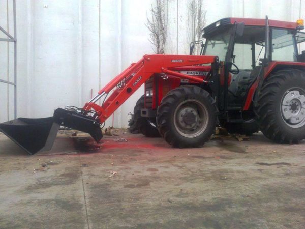 Traktör kepçe Massey