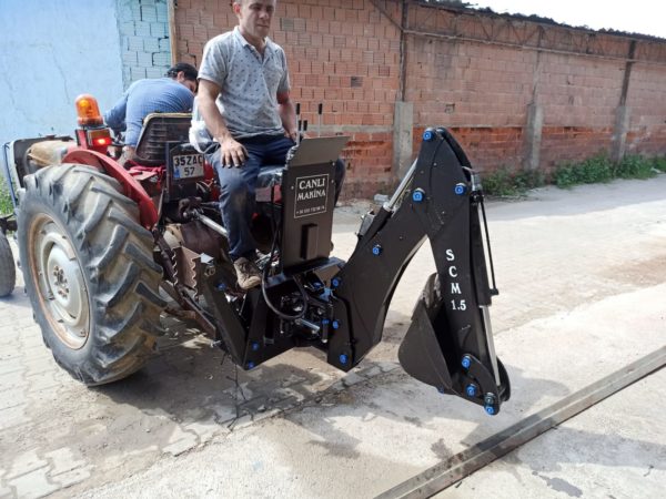 traktör arkası kazıcı yükleyici kepçe. pompalı