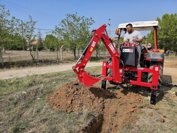 tractor backhoe loader manufacturer