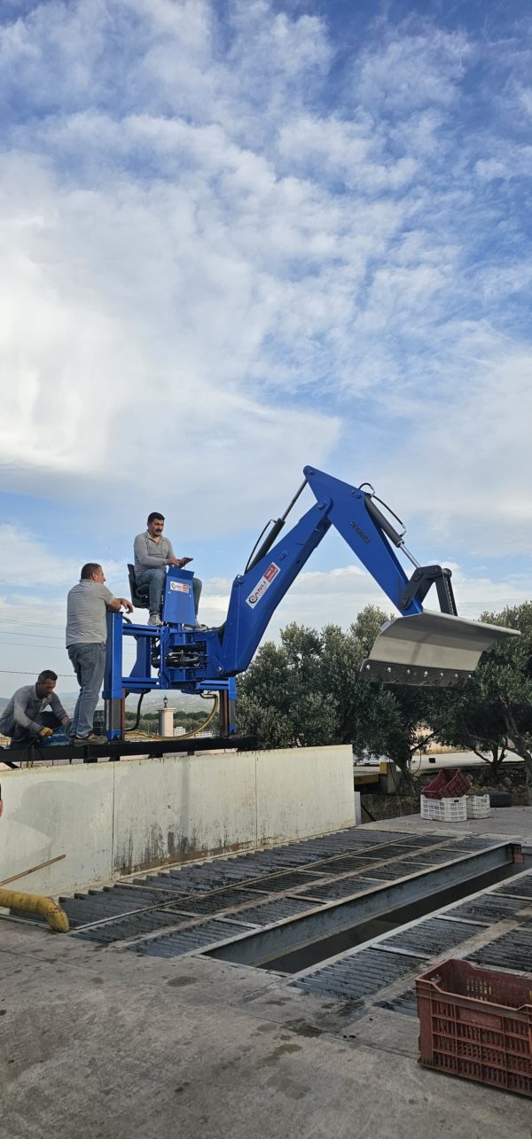Mini Beko loder Traktör Arka Kazıcı Yükleyici Kepçe Kendinden Pompalı - Görsel 11
