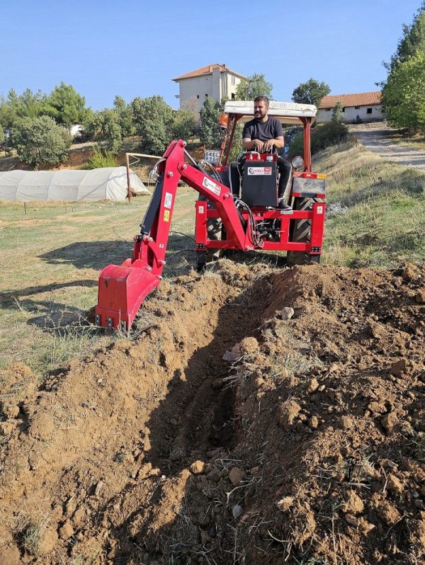 traktör arka kazıcı yükleyici beko kepçe pompalı